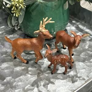 Safari LTD Family Of Deer-Stag-Deer-Fawn‎ Figurine Toy Bundle Animal Wildlife